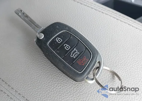 2018 Hyundai Tucson Sel z USA, uszkodzony, nr VIN KM8J3CA48JU639716